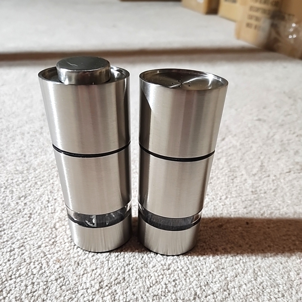 5.25″ Mr.Dudley Silver Echo – Stainless Steel Salt Shaker & Peppermill  MRD 4240